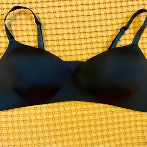 Victoria's Secret Black Wire-free Perfect Coverage Bra 44C